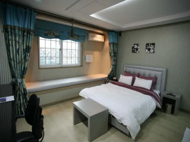 Amourex Seoul 3*,